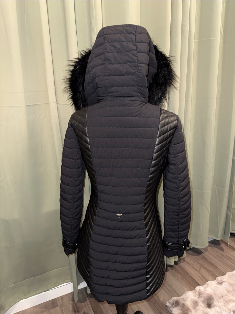 Guess Black Quilted Hooded Puffer Coat with Faux Fur Trim - WORN TWICE - Picture 3 of 9